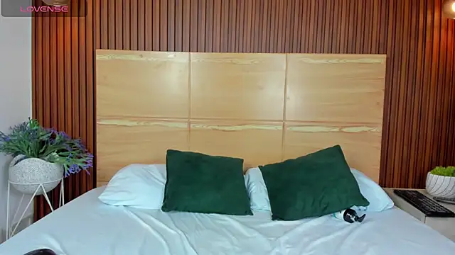 Snapshot of samantha_loughty chatting on December 14, 2025, 8:53 am samantha loughty online show from December 14, 2025, 8:53 am