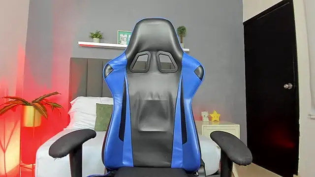 Snapshot of lindaa_natashaa_ chatting on December 2, 2025, 2:12 am lindaa natashaa online show from December 2, 2025, 2:12 am