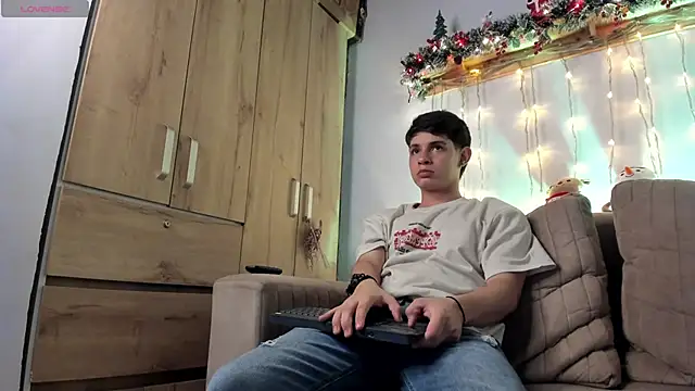 Snapshot of steveen_universe28 chatting on November 30, 2025, 2:12 am steveen universe28 online show from November 30, 2025, 2:12 am