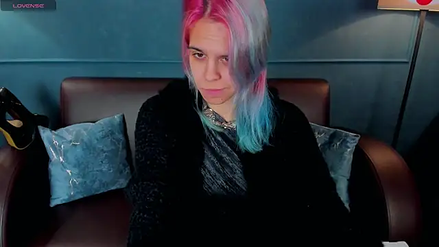 LiraBelle online show from January 14, 2026, 9:57 am