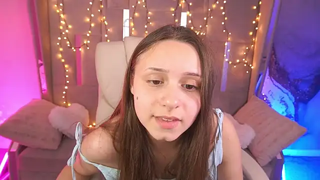 TinyNatalie online show from May 8, 2026, 1:37 pm