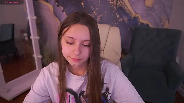 TinyNatalie online show from May 1, 2026, 1:27 pm