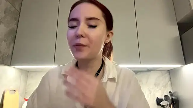 Snapshot of DaphineMckoy chatting on December 3, 2025, 5:41 am DaphineMckoy online show from December 3, 2025, 5:41 am