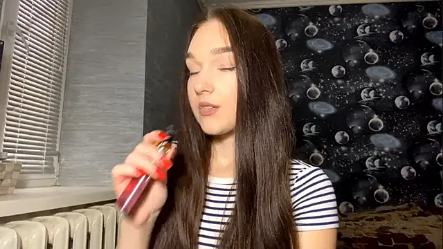 YahairaDuracher online show from December 4, 2025, 6:45 am