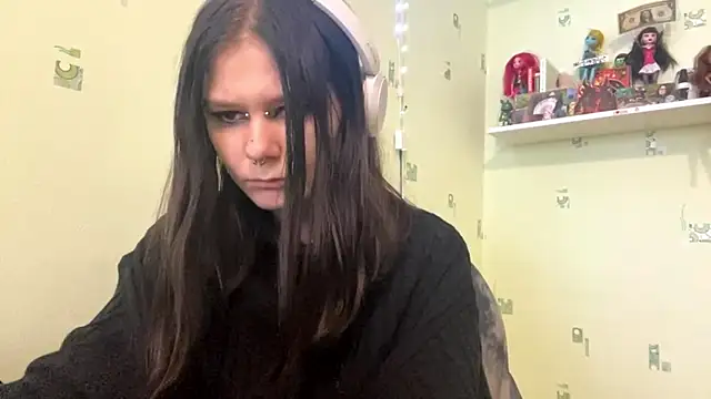 Snapshot of TraceeSchutt chatting on December 1, 2025, 10:16 am TraceeSchutt online show from December 1, 2025, 10:16 am