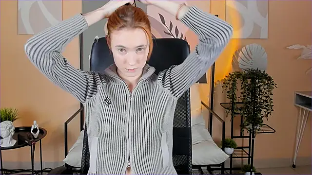 Snapshot of SierraHarper chatting on December 14, 2025, 4:45 pm SierraHarper online show from December 14, 2025, 4:45 pm