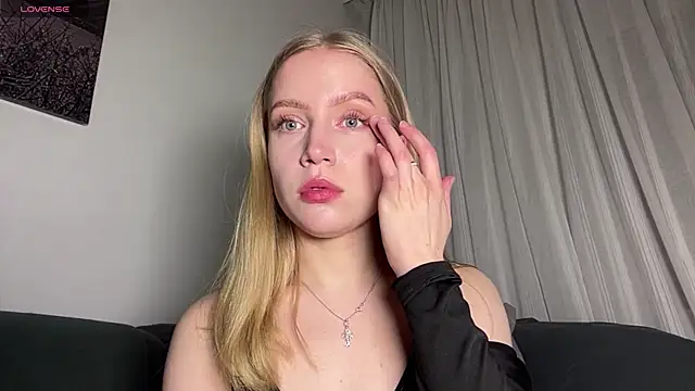 Snapshot of Alice_meow15 chatting on April 3, 2026, 9:10 pm Alice meow15 online show from April 3, 2026, 9:10 pm