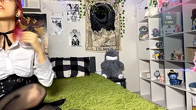 FairyLuna online show from March 18, 2026, 7:04 pm