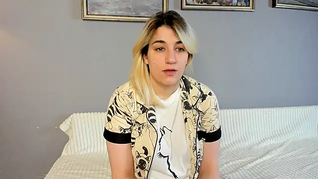 Snapshot of TideLunar chatting on December 15, 2025, 5:57 am TideLunar online show from December 15, 2025, 5:57 am