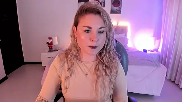 Snapshot of Violeta_Hotter chatting on November 23, 2025, 10:58 am Violeta Hotter online show from November 23, 2025, 10:58 am