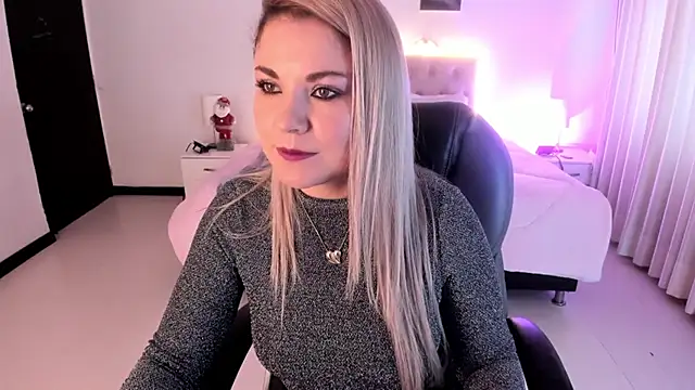 Snapshot of Violeta_Hotter chatting on November 29, 2025, 11:10 am Violeta Hotter online show from November 29, 2025, 11:10 am