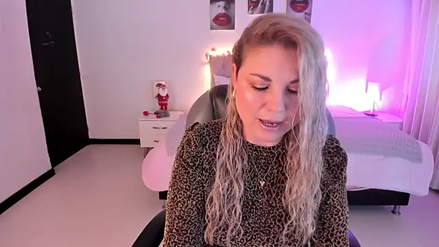 Snapshot of Violeta_Hotter chatting on November 26, 2025, 11:10 am Violeta Hotter online show from November 26, 2025, 11:10 am