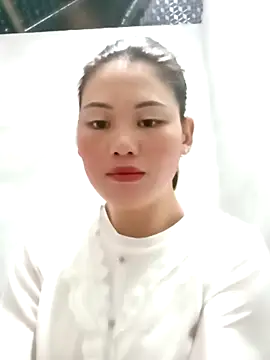 lynae-0 online show from December 4, 2025, 8:35 am