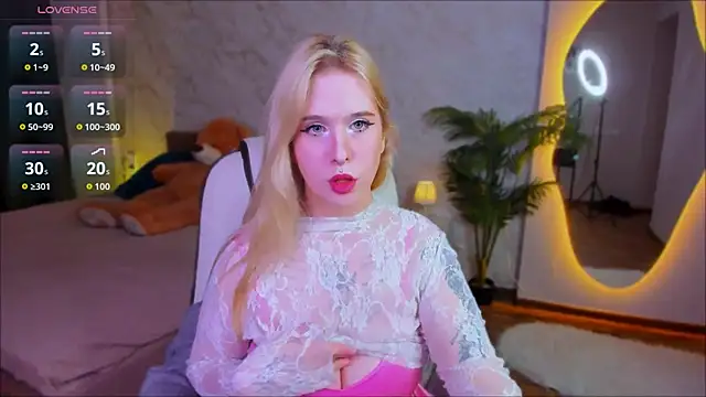 Snapshot of FrostLuna chatting on November 26, 2025, 1:44 pm FrostLuna online show from November 26, 2025, 1:44 pm