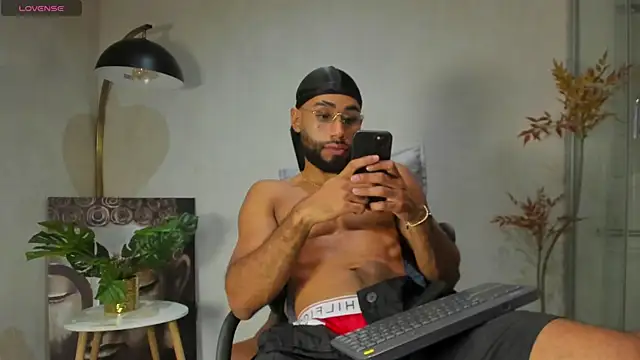 Luca Fuego online show from December 15, 2025, 5:35 am