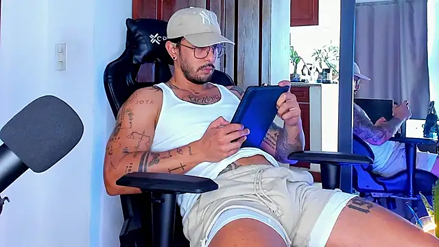 Snapshot of JotaCeliz chatting on November 28, 2025, 5:35 pm JotaCeliz online show from November 28, 2025, 5:35 pm