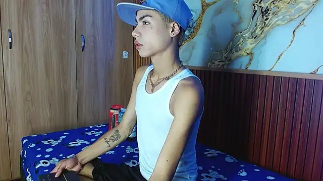 Snapshot of maverickhotson303av chatting on December 15, 2025, 11:10 pm maverickhotson303av online show from December 15, 2025, 11:10 pm