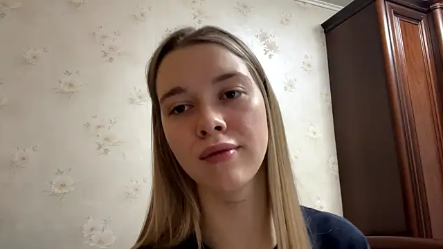 MichikoWienandt online show from December 15, 2025, 5:24 am