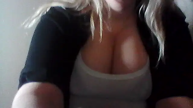 Snapshot of BelladonnaSkye chatting on December 2, 2025, 8:21 pm BelladonnaSkye online show from December 2, 2025, 8:21 pm