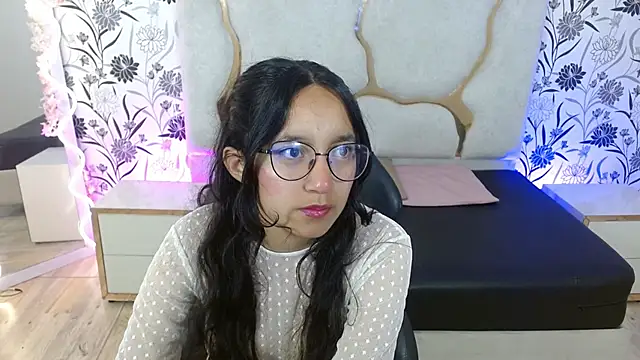 Snapshot of rosee_tay1 chatting on December 15, 2025, 3:34 am rosee tay1 online show from December 15, 2025, 3:34 am