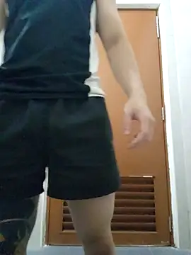 Snapshot of Valerious180 chatting on December 3, 2025, 5:23 pm Valerious180 online show from December 3, 2025, 5:23 pm