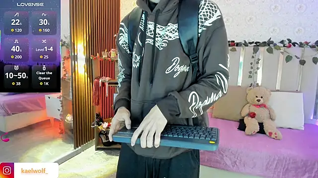 kaelwolf tay online show from February 7, 2026, 7:11 pm