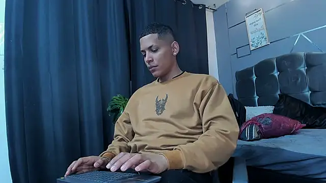 Snapshot of IAN_LEIN chatting on December 14, 2025, 5:35 am IAN LEIN online show from December 14, 2025, 5:35 am