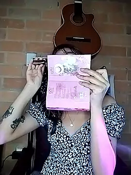 Snapshot of JennBenett_ chatting on December 4, 2025, 11:42 am JennBenett online show from December 4, 2025, 11:42 am