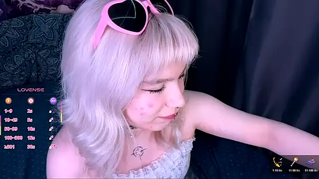 LolaDollyMur online show from December 4, 2025, 7:13 pm