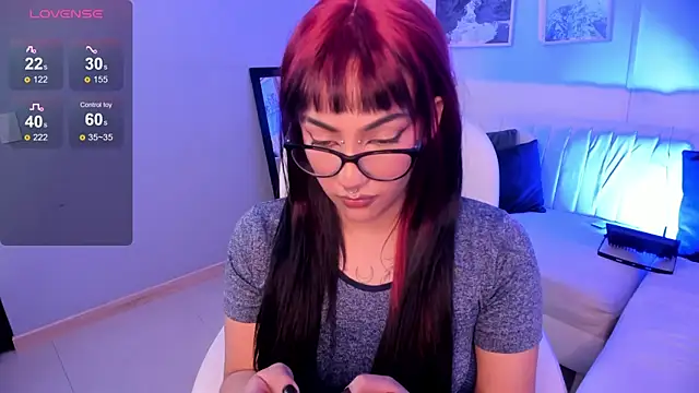 Snapshot of Raven_Curly chatting on December 4, 2025, 4:33 am Raven Curly online show from December 4, 2025, 4:33 am