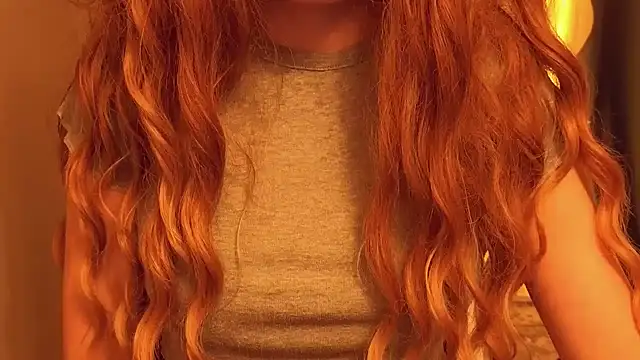 Snapshot of Celestella chatting on December 14, 2025, 6:02 pm Celestella online show from December 14, 2025, 6:02 pm