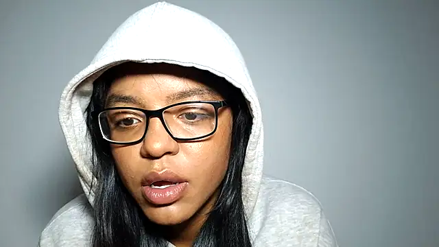 Snapshot of xoeewinters chatting on December 5, 2025, 12:48 pm xoeewinters online show from December 5, 2025, 12:48 pm