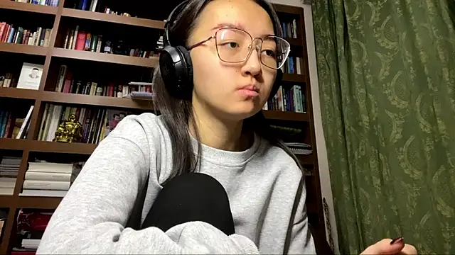 LinaClous online show from January 11, 2026, 4:03 pm