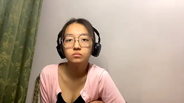 LinaClous online show from February 21, 2026, 1:46 pm