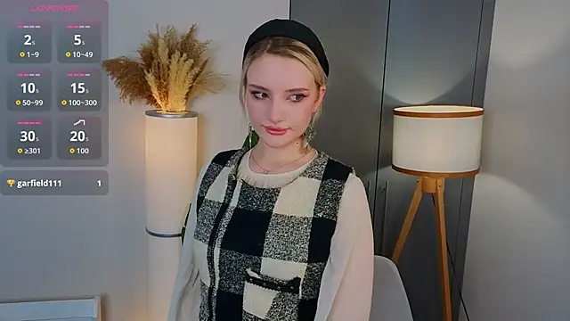 Snapshot of DorthaDunt chatting on December 15, 2025, 6:52 am DorthaDunt online show from December 15, 2025, 6:52 am