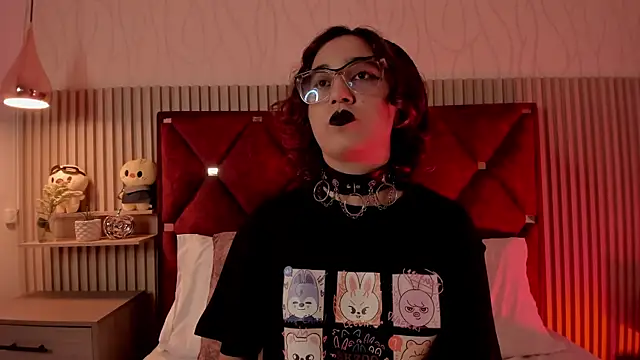 Kiri Velvet online show from May 21, 2026, 7:55 pm