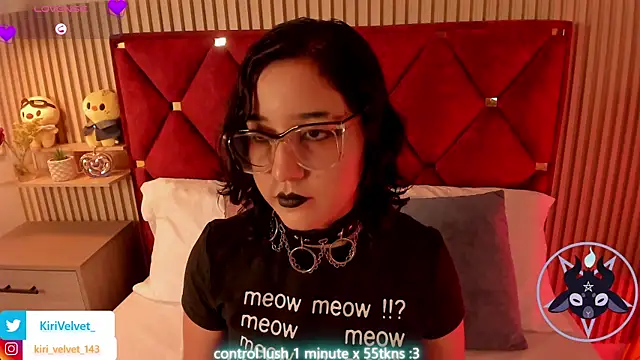 Kiri Velvet online show from May 28, 2026, 8:04 pm