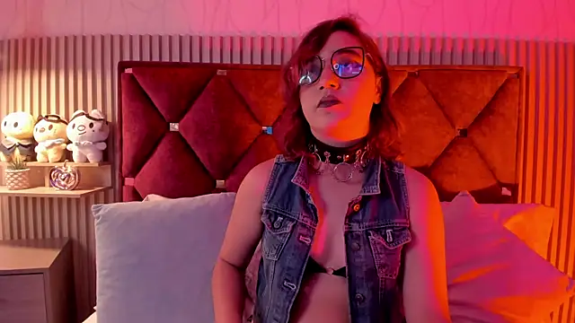 Kiri Velvet online show from April 22, 2026, 8:26 pm