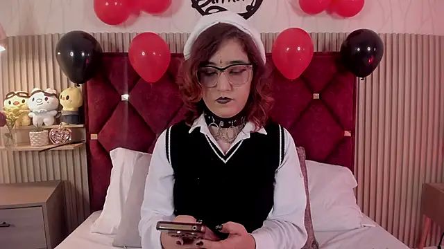 Kiri Velvet online show from May 12, 2026, 8:37 pm