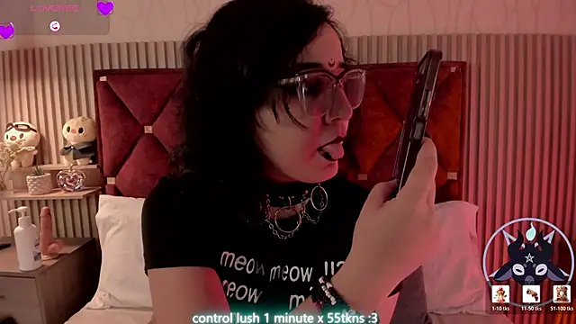 Kiri Velvet online show from May 27, 2026, 8:16 pm