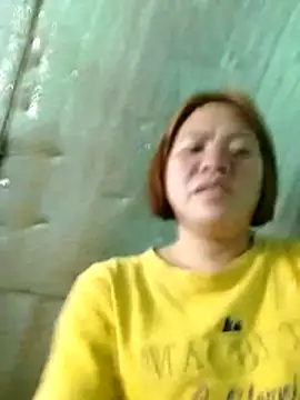 Smilinglovely online show from May 4, 2026, 6:38 am