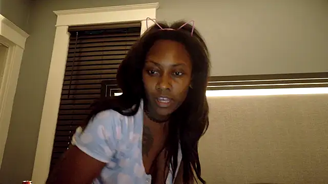 melaniekitten online show from November 26, 2025, 6:24 am