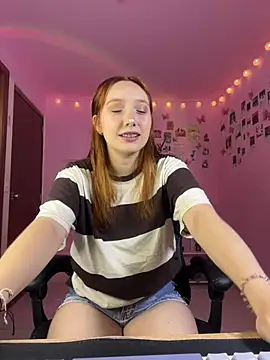 Snapshot of Davne_ chatting on February 21, 2026, 6:43 pm Davne online show from February 21, 2026, 6:43 pm