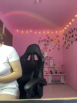 Snapshot of Davne_ chatting on March 8, 2026, 8:01 pm Davne online show from March 8, 2026, 8:01 pm