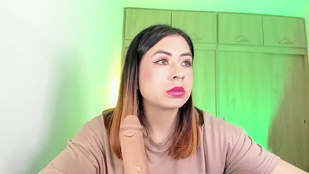 MaddieHunter online show from April 23, 2026, 7:04 pm