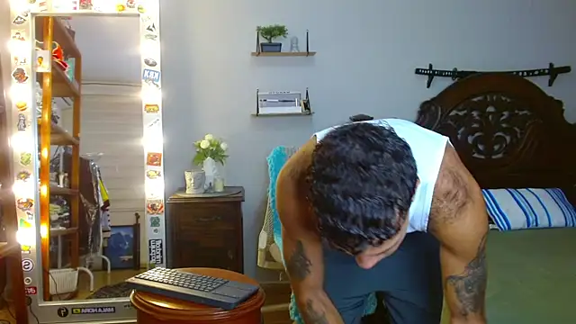 Snapshot of oceanboy_vibe chatting on November 27, 2025, 1:17 am oceanboy vibe online show from November 27, 2025, 1:17 am