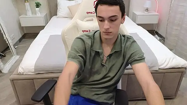 MoonlinSkinn online show from November 26, 2025, 8:14 am