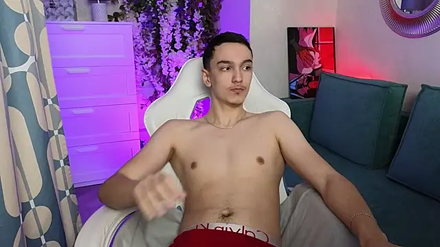 MoonlinSkinn online show from February 27, 2026, 1:06 am