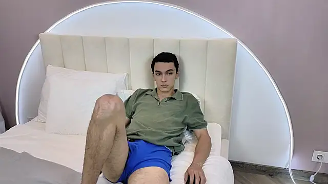 MoonlinSkinn online show from November 24, 2025, 8:03 am