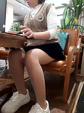 Snapshot of Bea_219 chatting on November 27, 2025, 6:36 am Bea 219 online show from November 27, 2025, 6:36 am